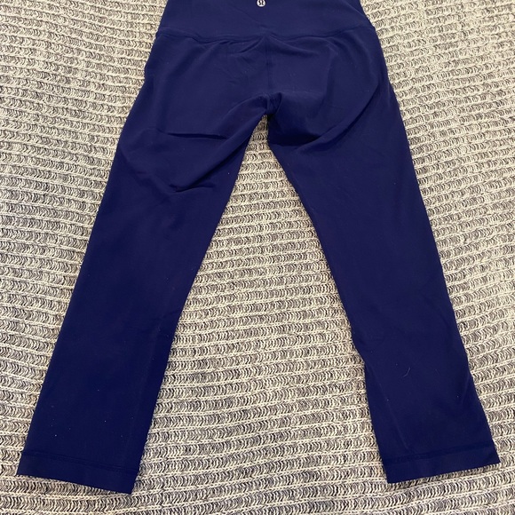 Lululemon Wunder Under Crops - Picture 2 of 3